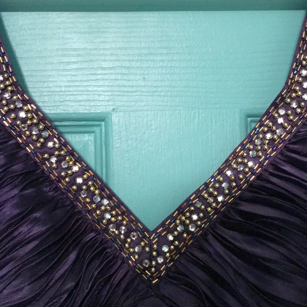 Formal Dress - Picture 4 of 8